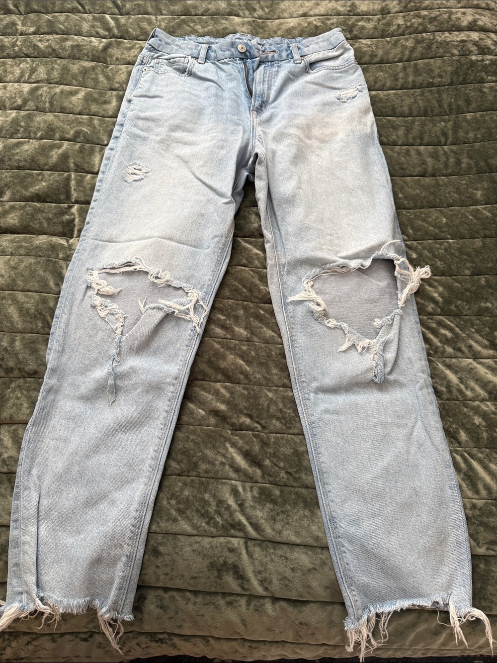 American Eagle Outfitters Light Wash Distressed Curvy Mom Jeans